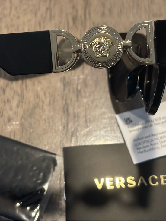 $117 off!! NEW Versace Black and Gold Medusa Cat-Eye Sunglasses main image 9